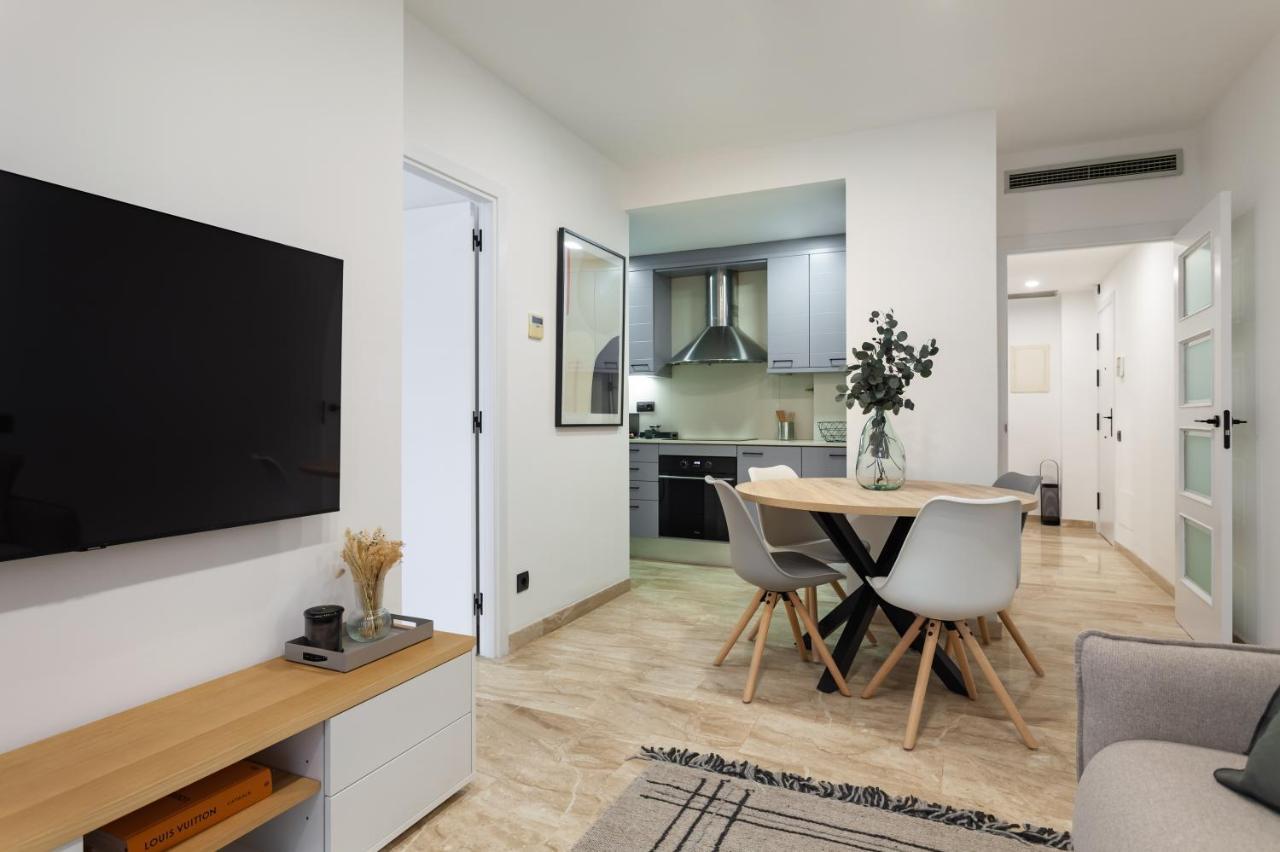 Cozy Apartment Les Corts Barcelona Luaran gambar
