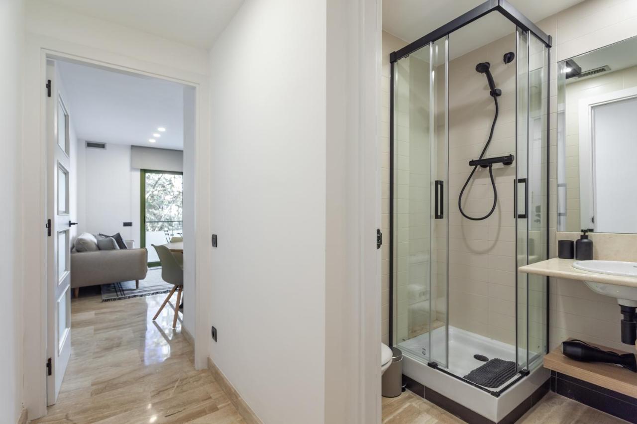 Cozy Apartment Les Corts Barcelona Luaran gambar